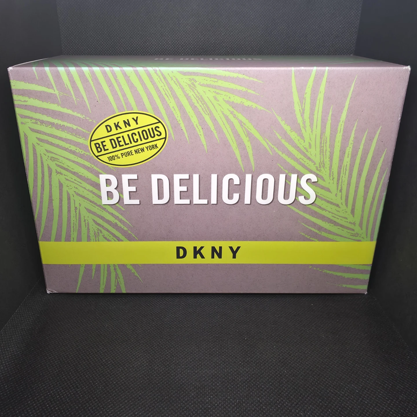 DKNY Be Delicious Perfume and Cosmetic Bag Gift Set
