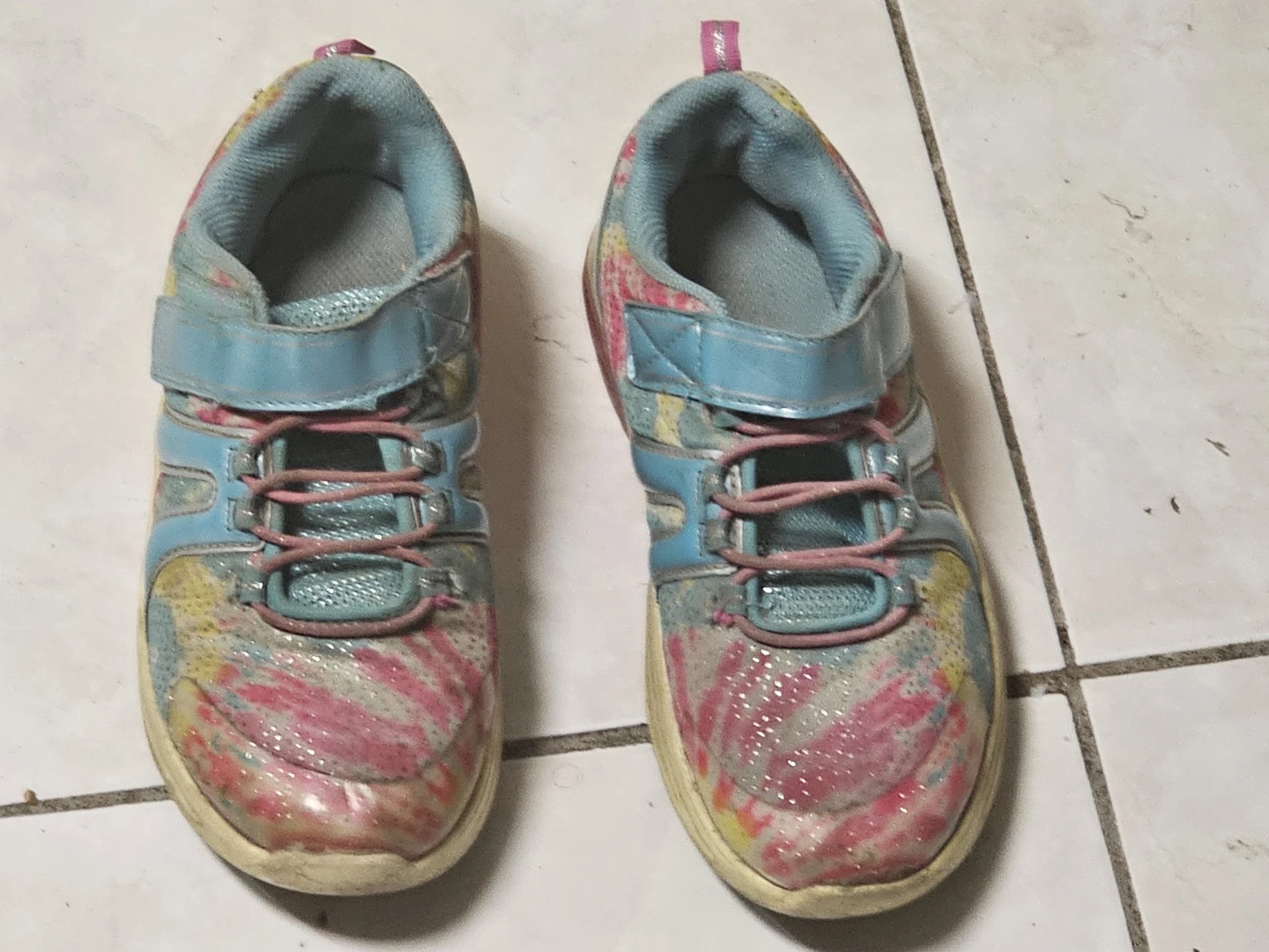 Girls colorful sneakers (lights up)