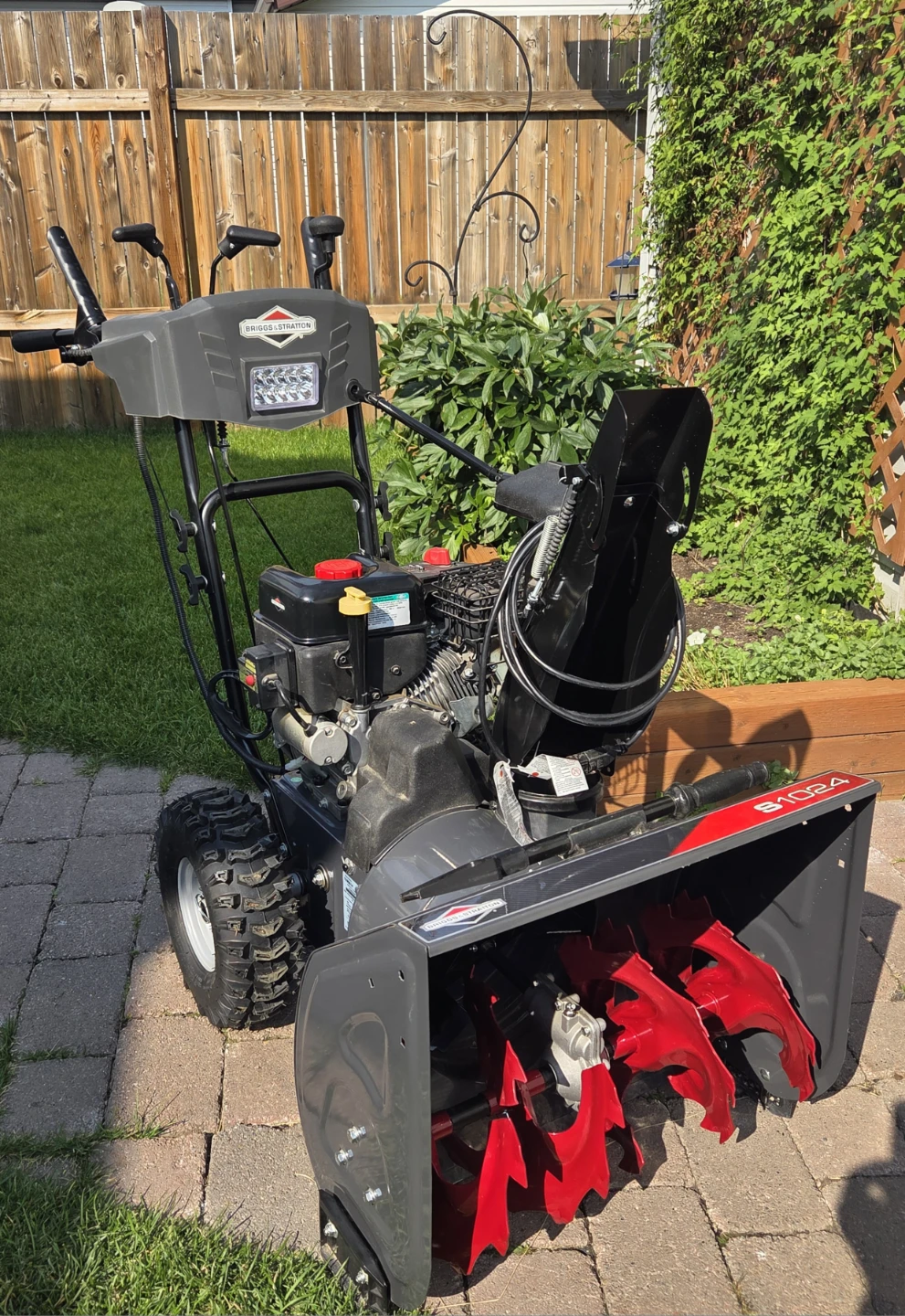 Briggs & Stratton S1024 Snow Blower