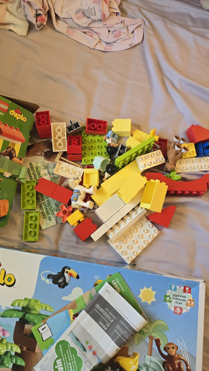 LEGO Duplo Horse Stable and Pony Care 10951 - photo 2