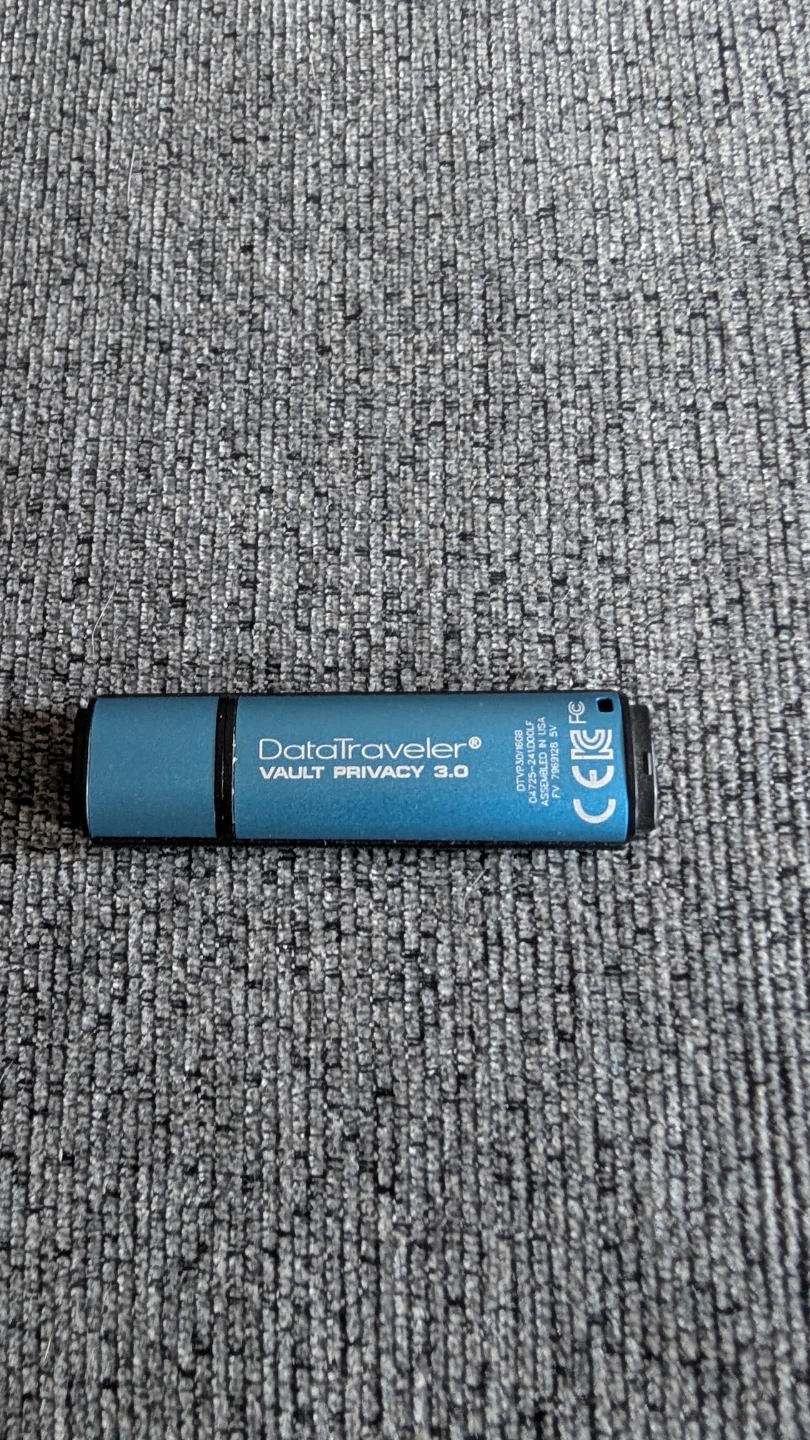 Kingston DataTraveler Vault Privacy 3.0 16GB - photo 2