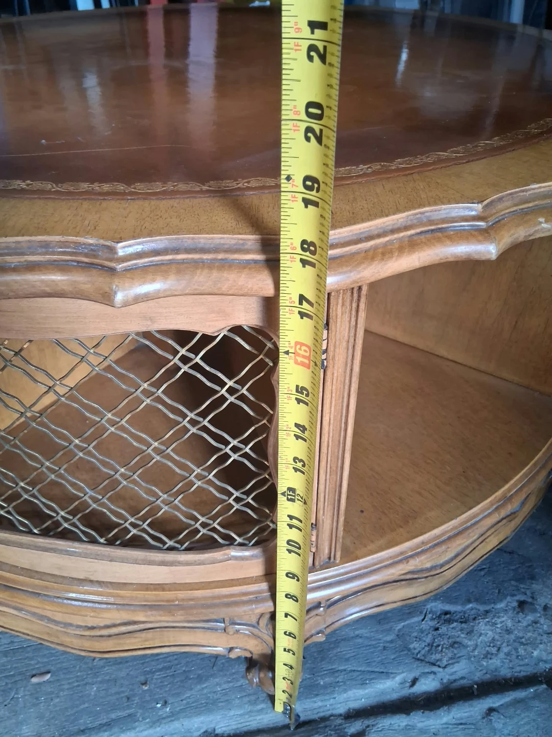 Vintage Round Wood Coffee Table - photo 3