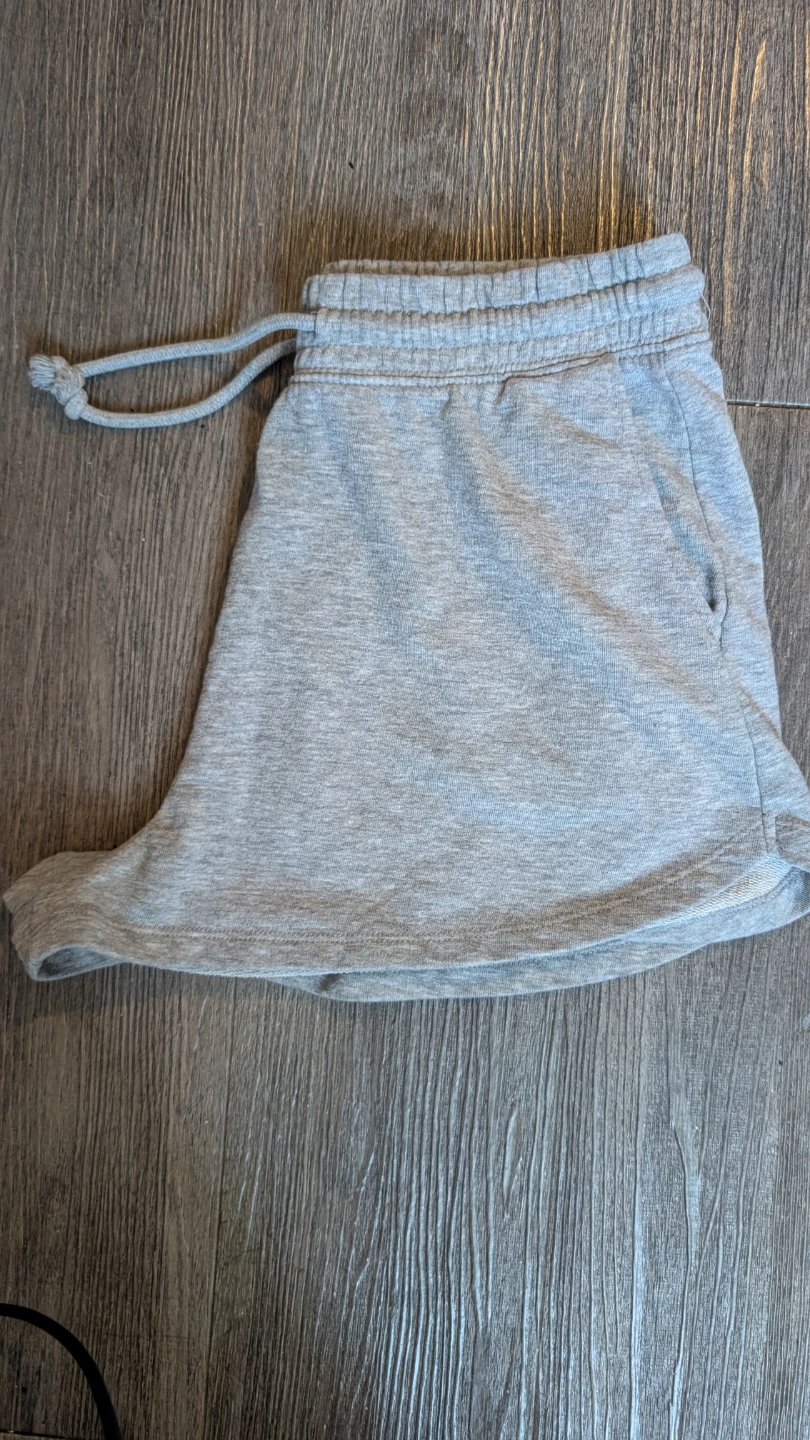 Grey lounge shorts (like-new)
