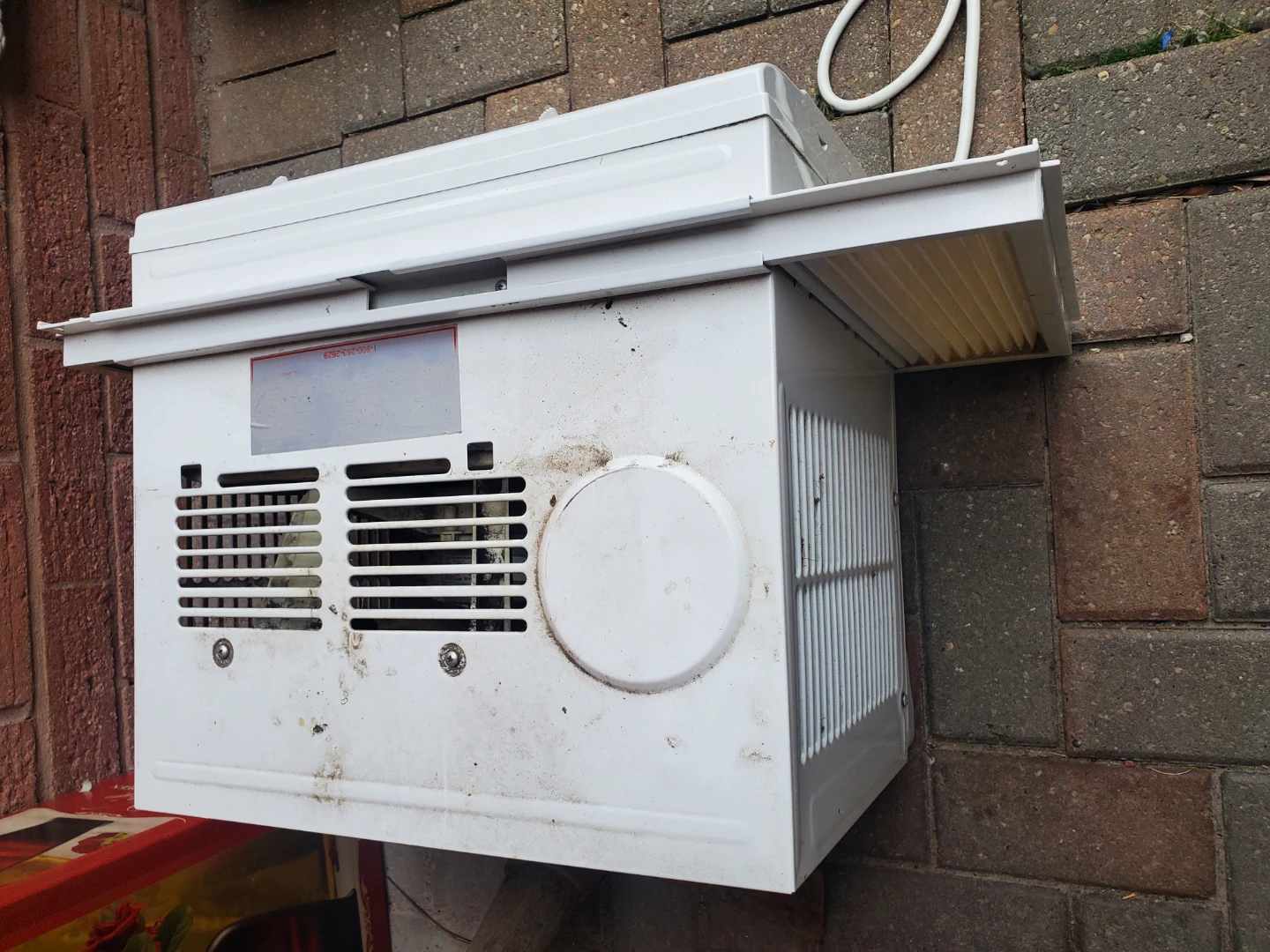 Danby Window Air Conditioner - photo 2