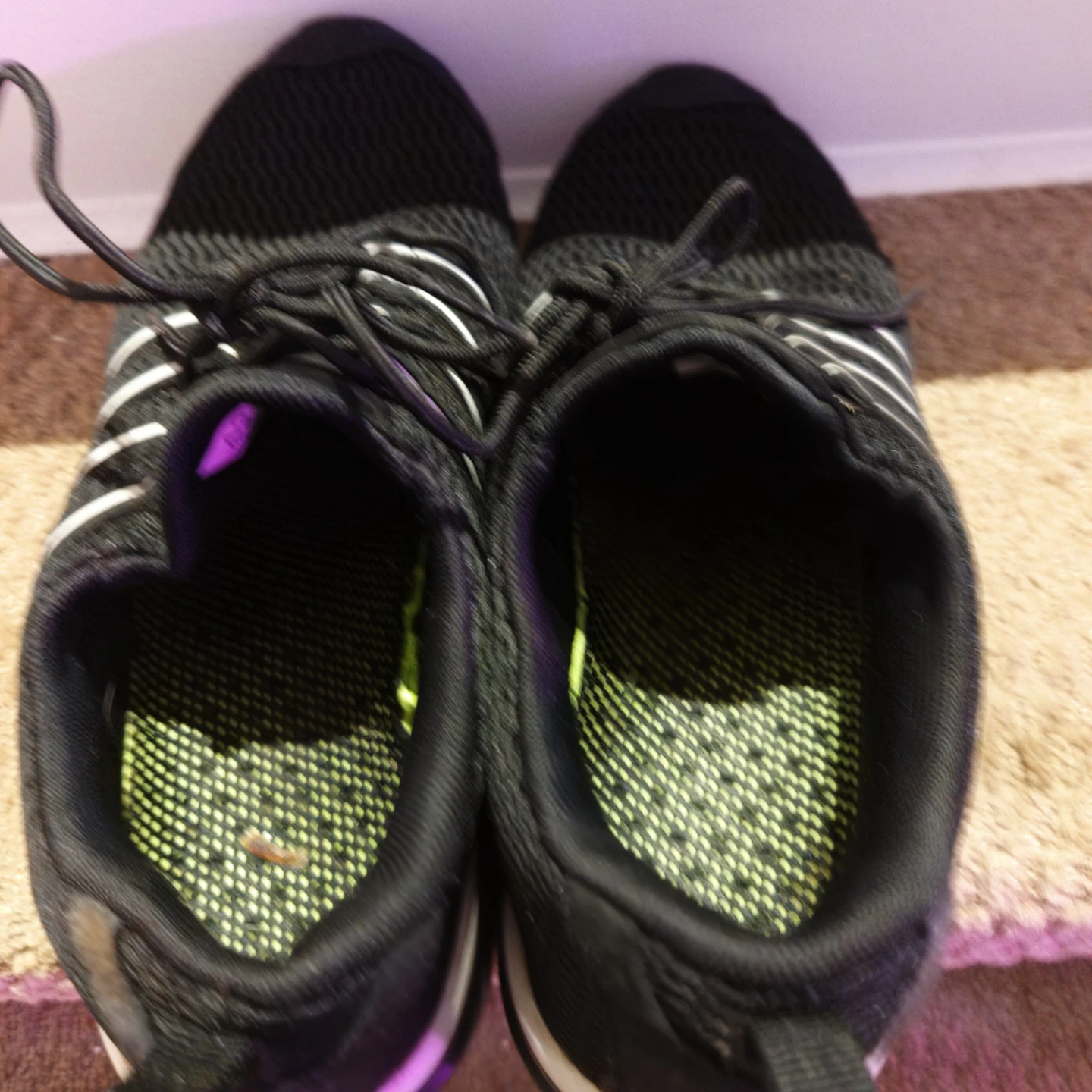 Black and white athletic shoes - photo 4