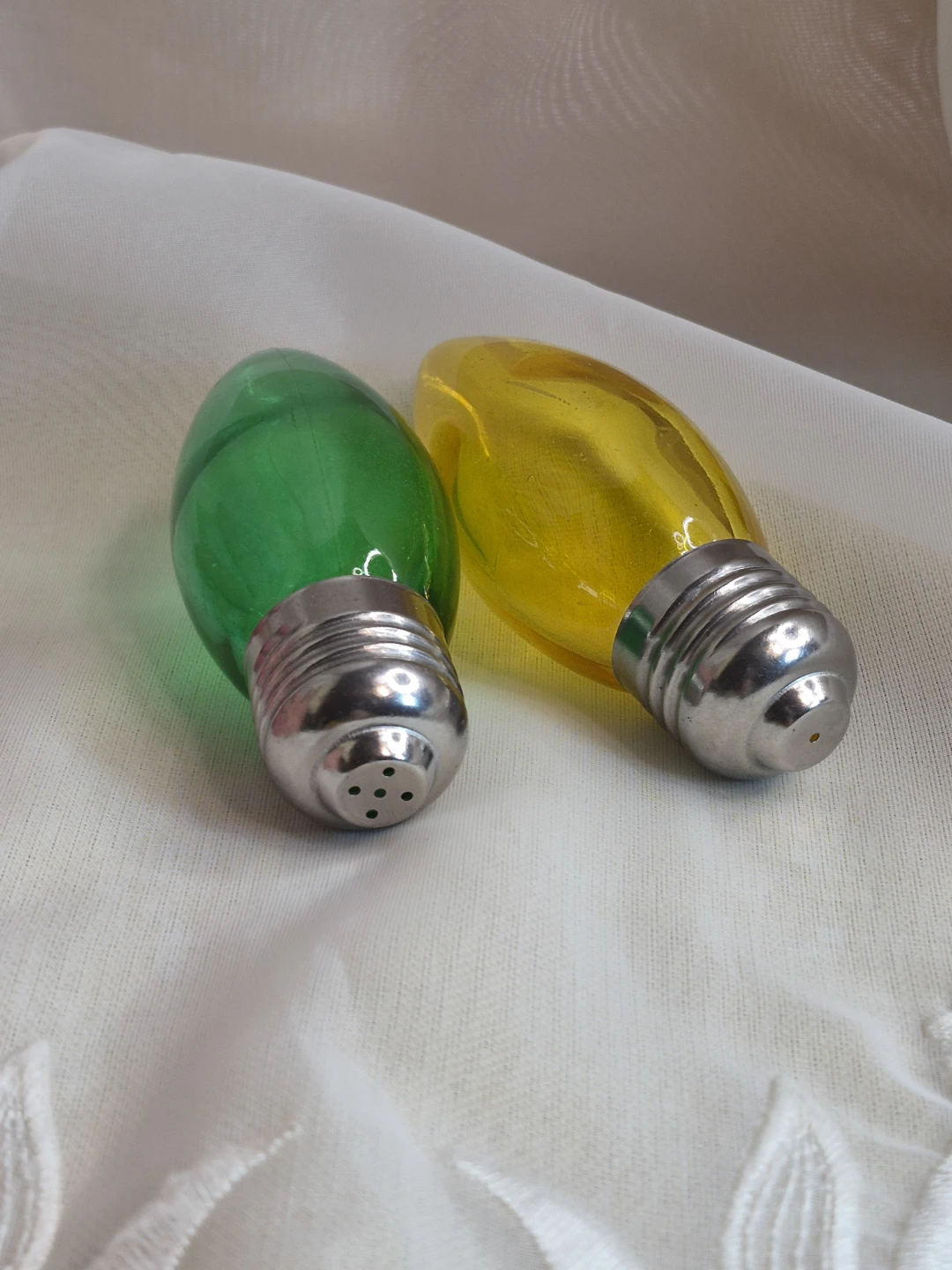 So Cute Glass Vintage Christmas Lights Salt & Pepper Set - photo 2