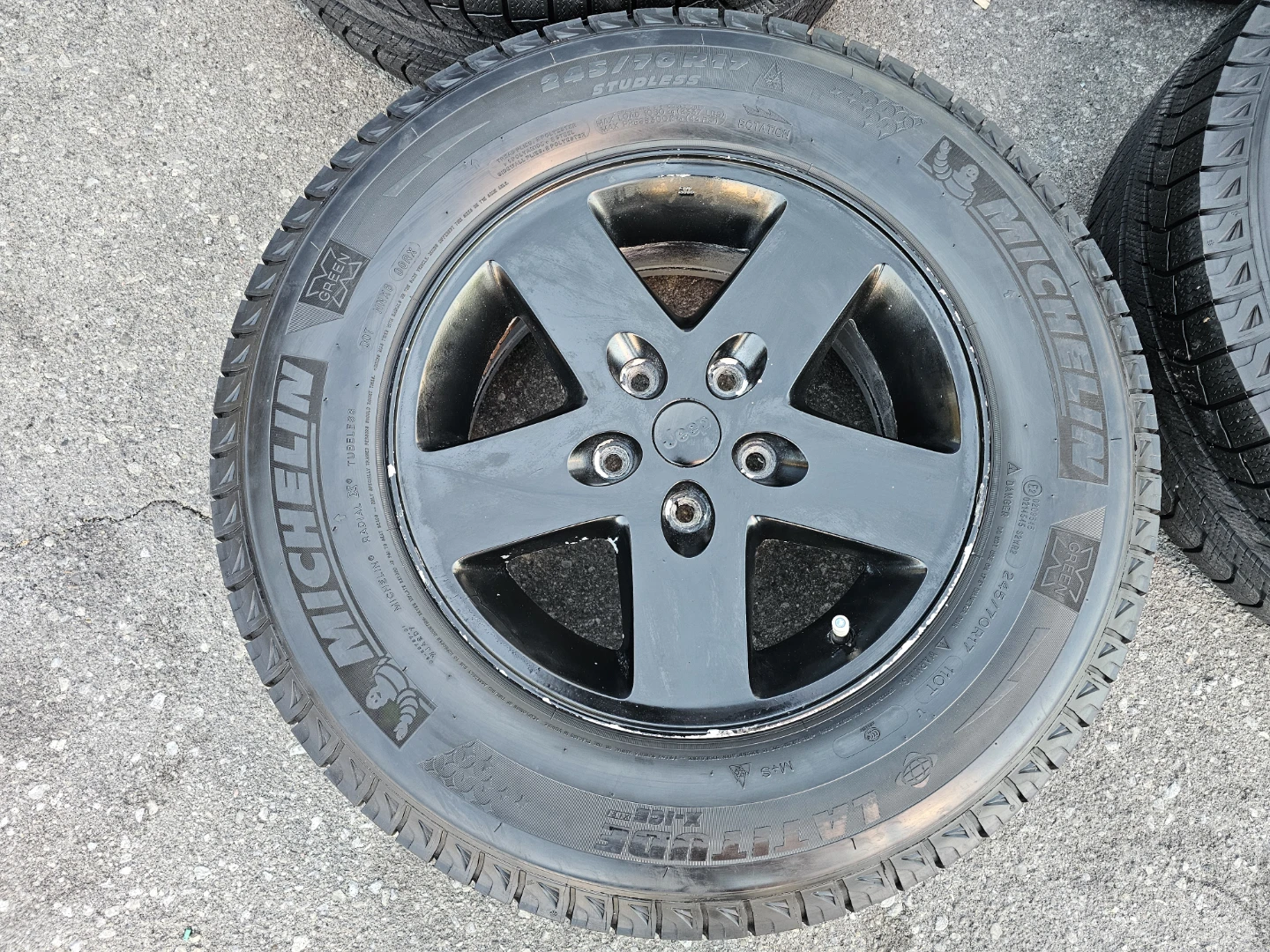 JEEP WRANGLER WINTER TIRES ON O.E.M RIMS 245/70 R17 - photo 3