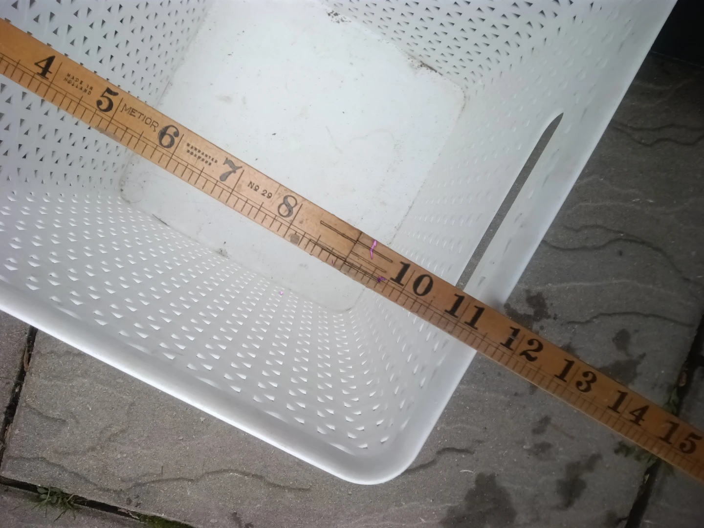 White plastic storage basket - photo 2