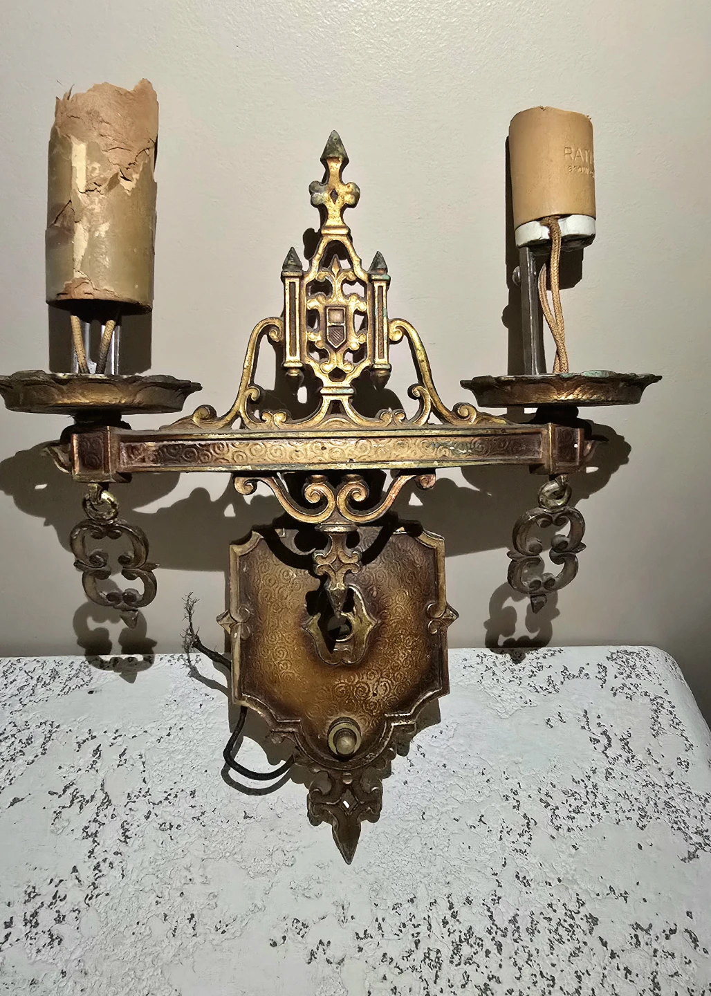 Antique 1920s Tudor Gothic Revival Brass Wall Sconce - photo 3