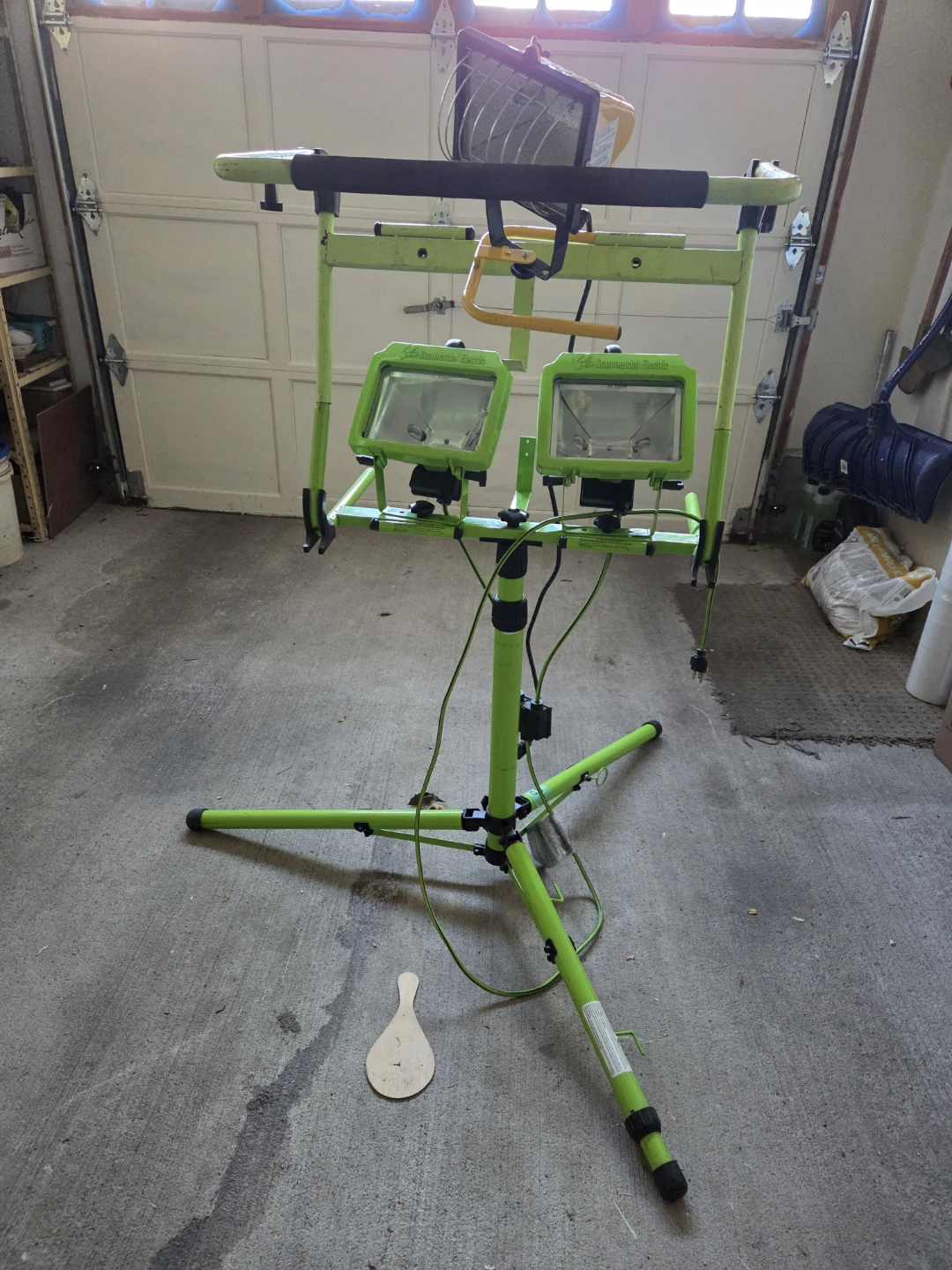 Commercial Electric Portable LED Work Light - photo 3