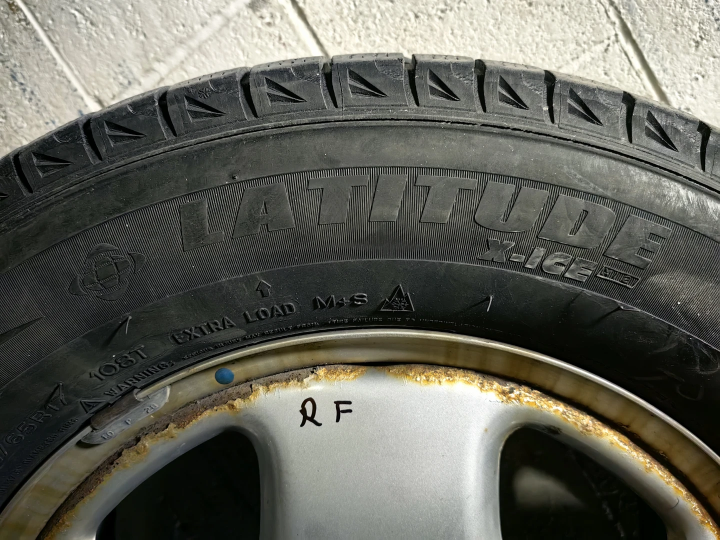 Set of 4 Michelin Latitude Winter Tires on Rims - photo 5