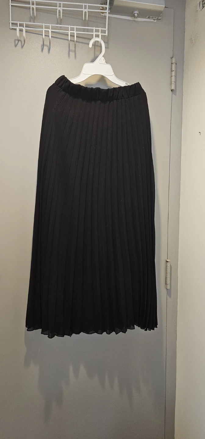Amisu Black Pleated Skirt