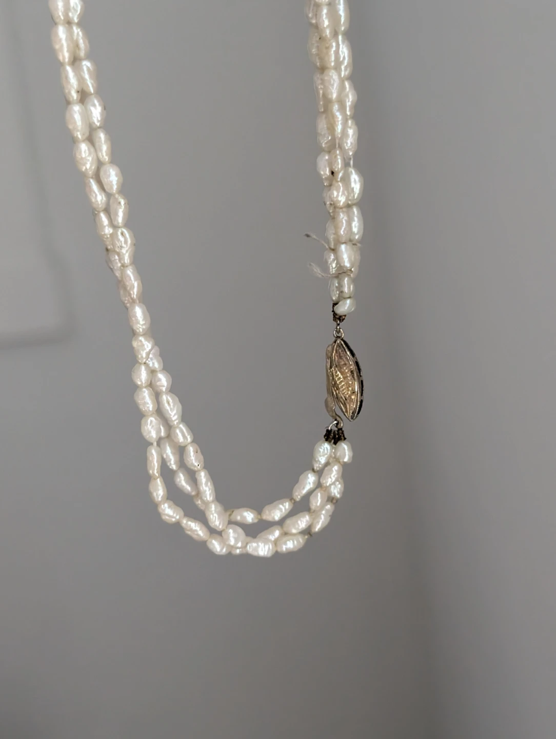 Three-strand freshwater pearl necklace with silver clasp - photo 3