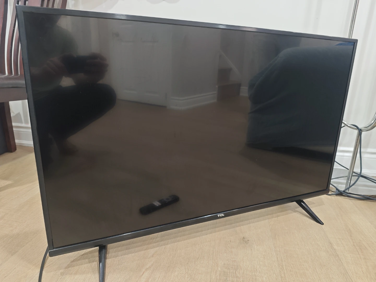 Like new TCL 43-inch 4K UHD Smart Google TV 43S446-CA - photo 2