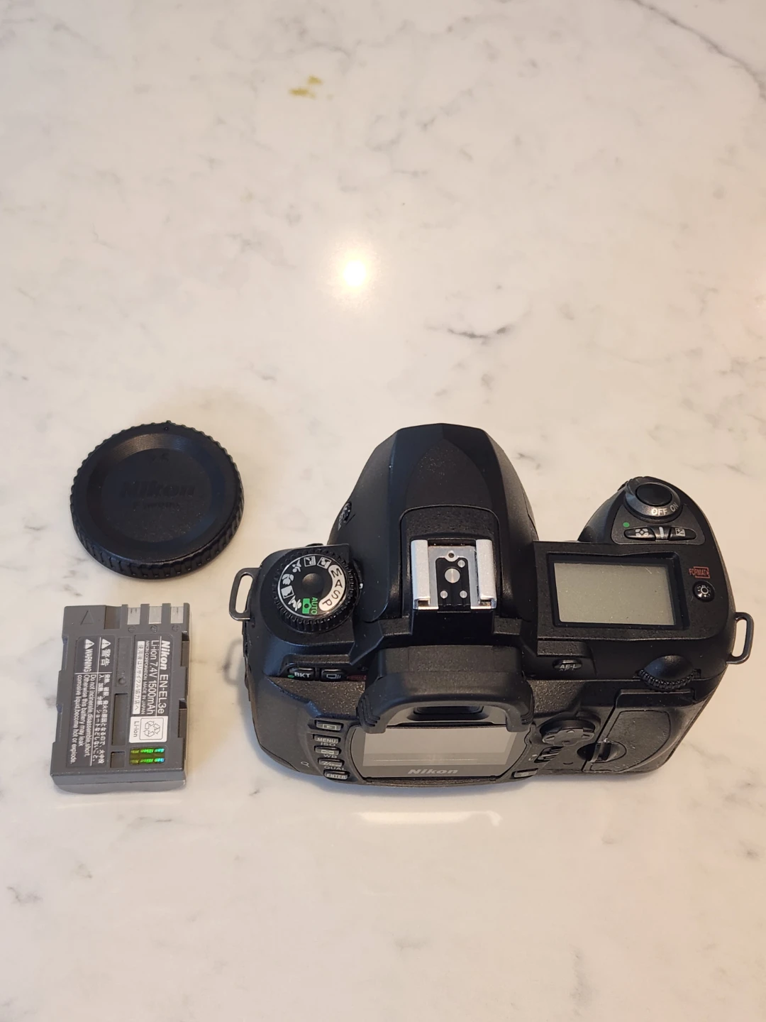 Nikon D70s - like new + battery and body cap - photo 2
