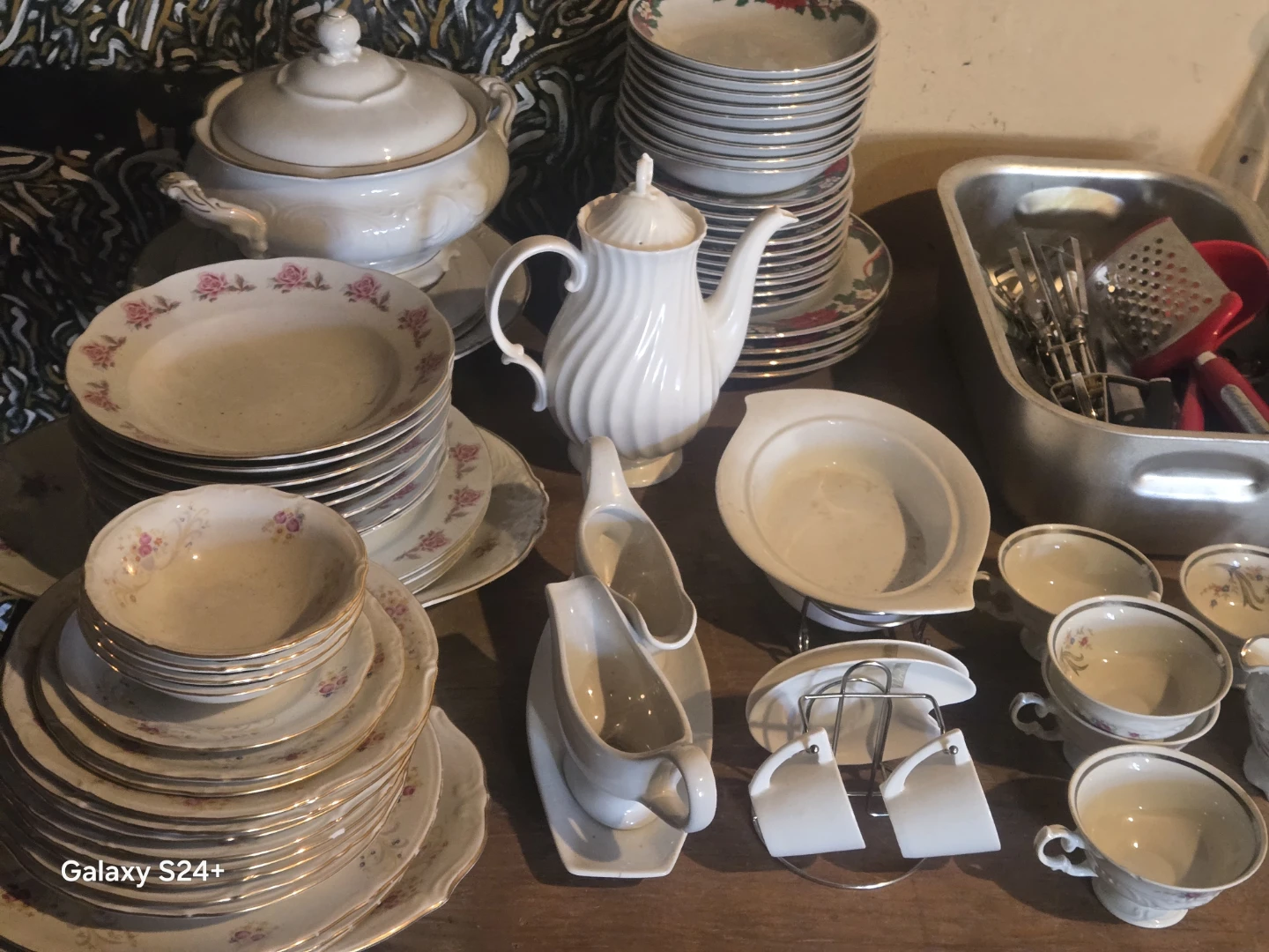 Large Vintage Floral Dinnerware Set - photo 3