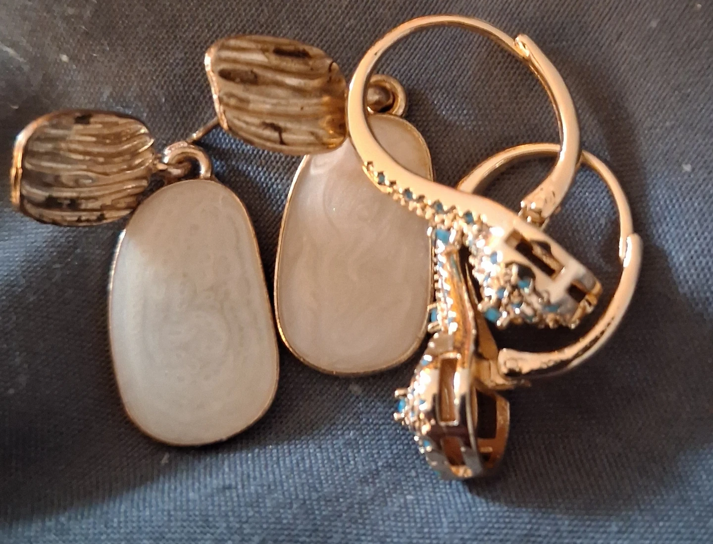 Assorted Fashion Earrings and Decorative Case - photo 2