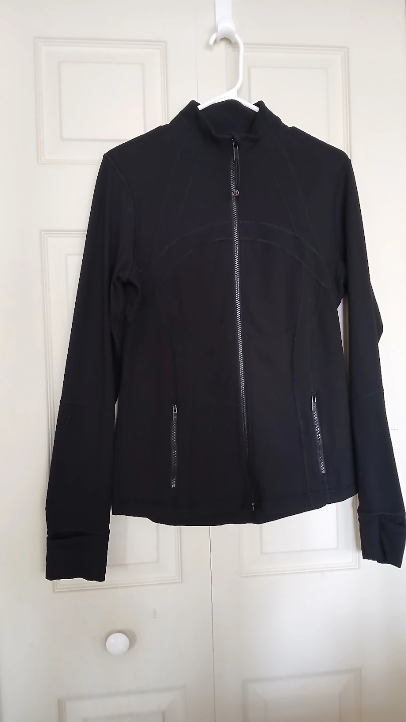 LULULEMON define black zip up size 10