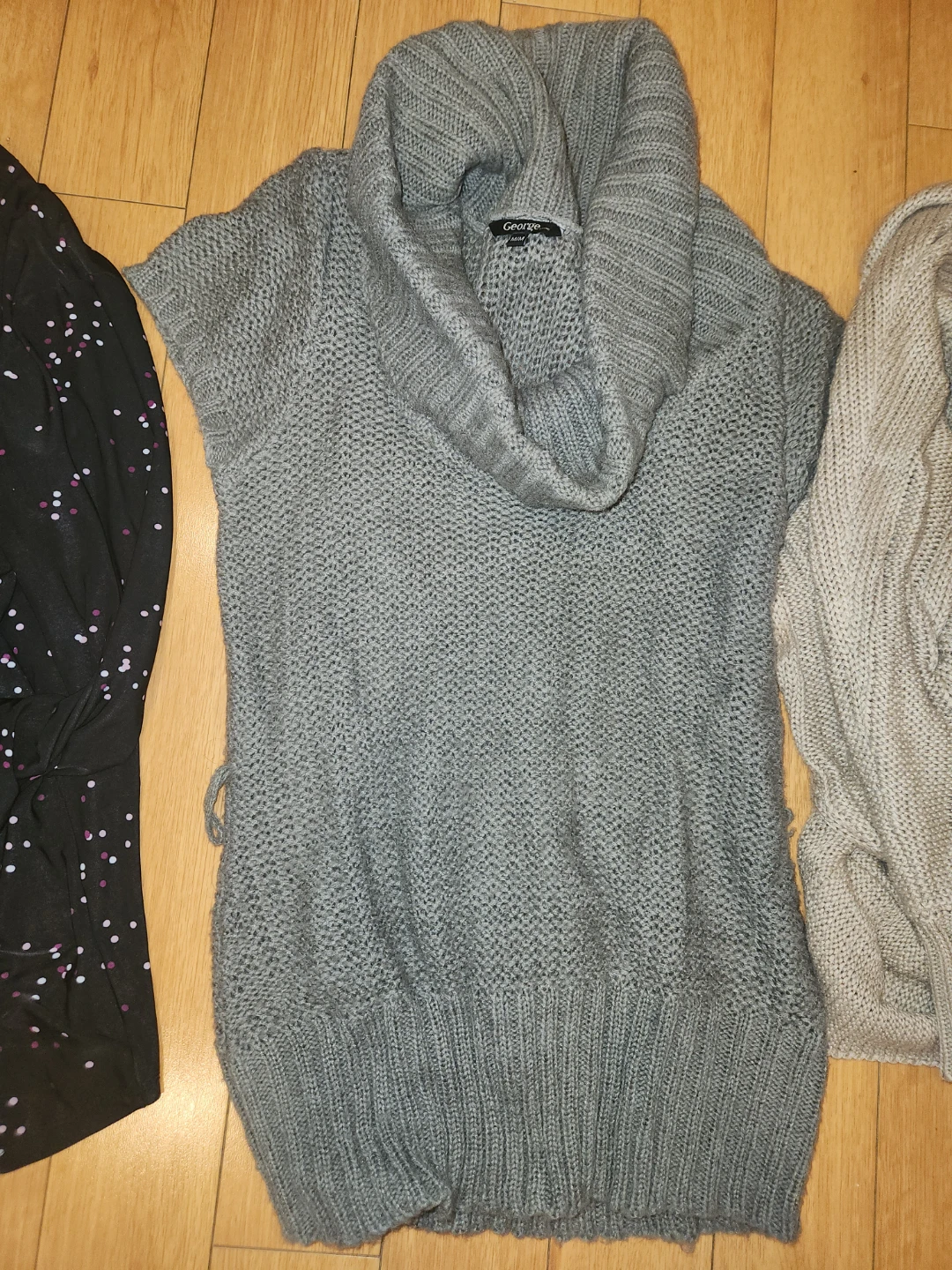 Women's MEDIUM knitted sweaters etc - photo 3