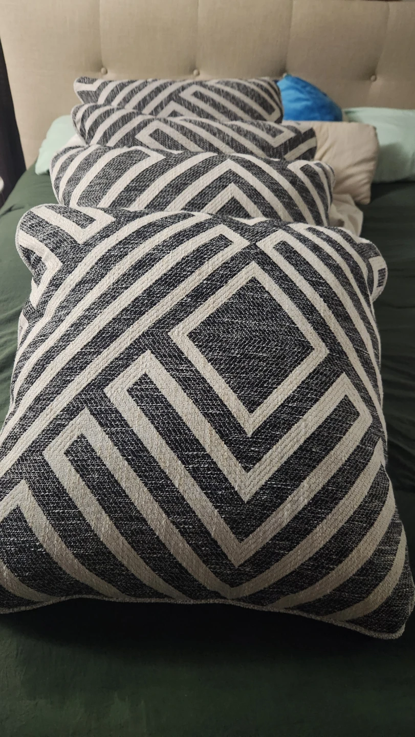 Set of 2 Geometric Pattern Throw Pillows - photo 3