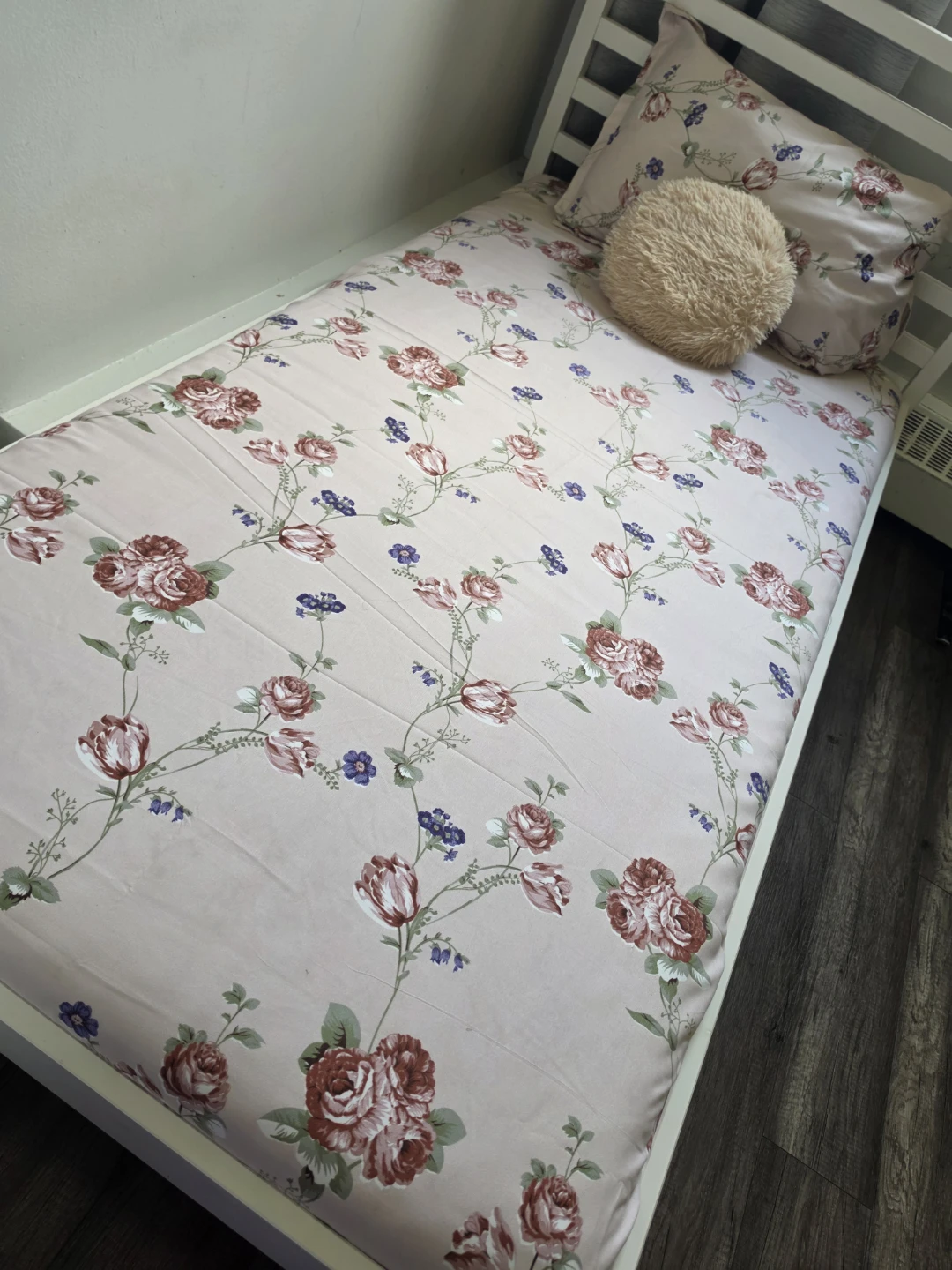 Twin Size Floral Bed Frame and Bedding Set