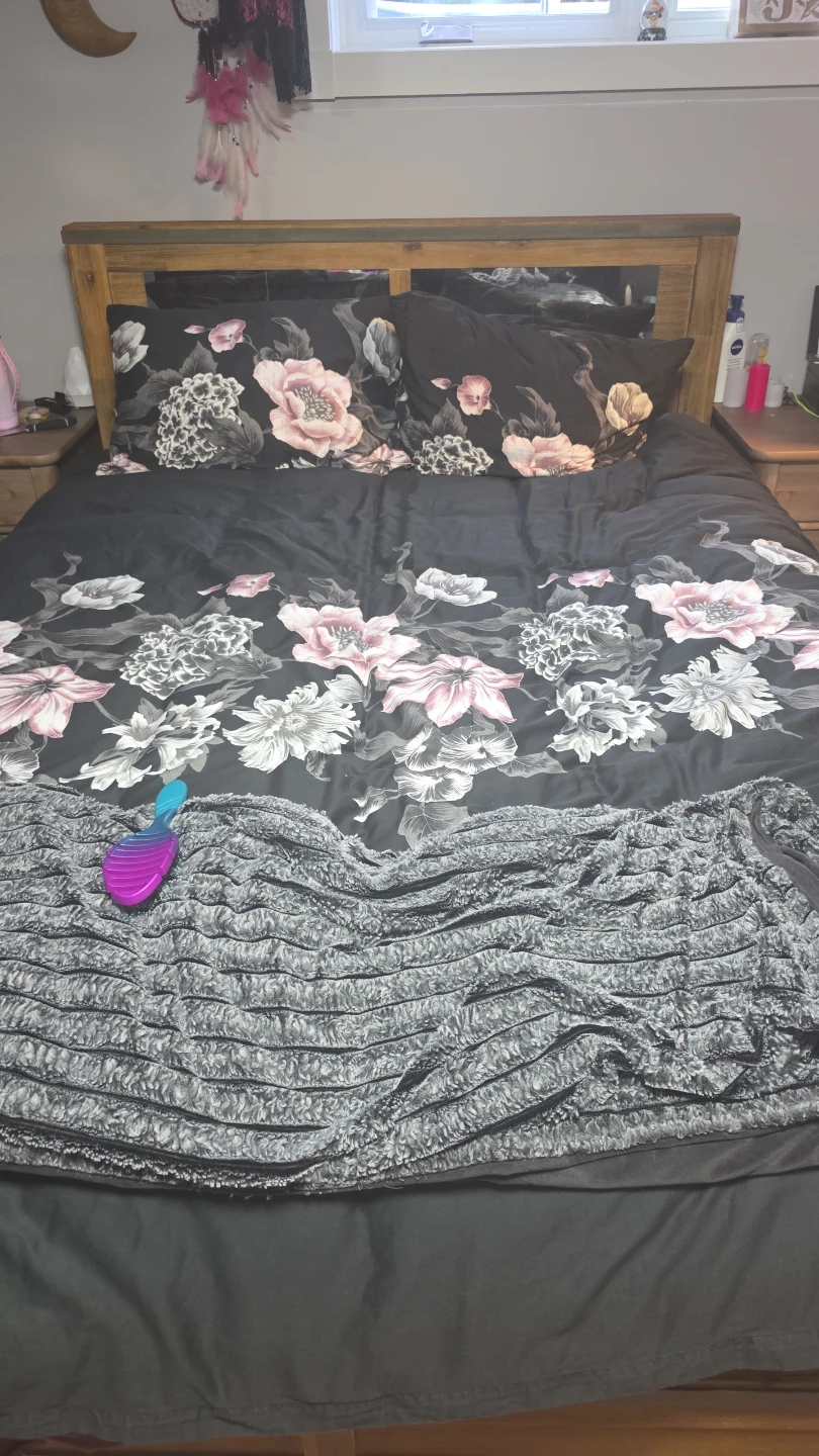 Queen sized bedding set