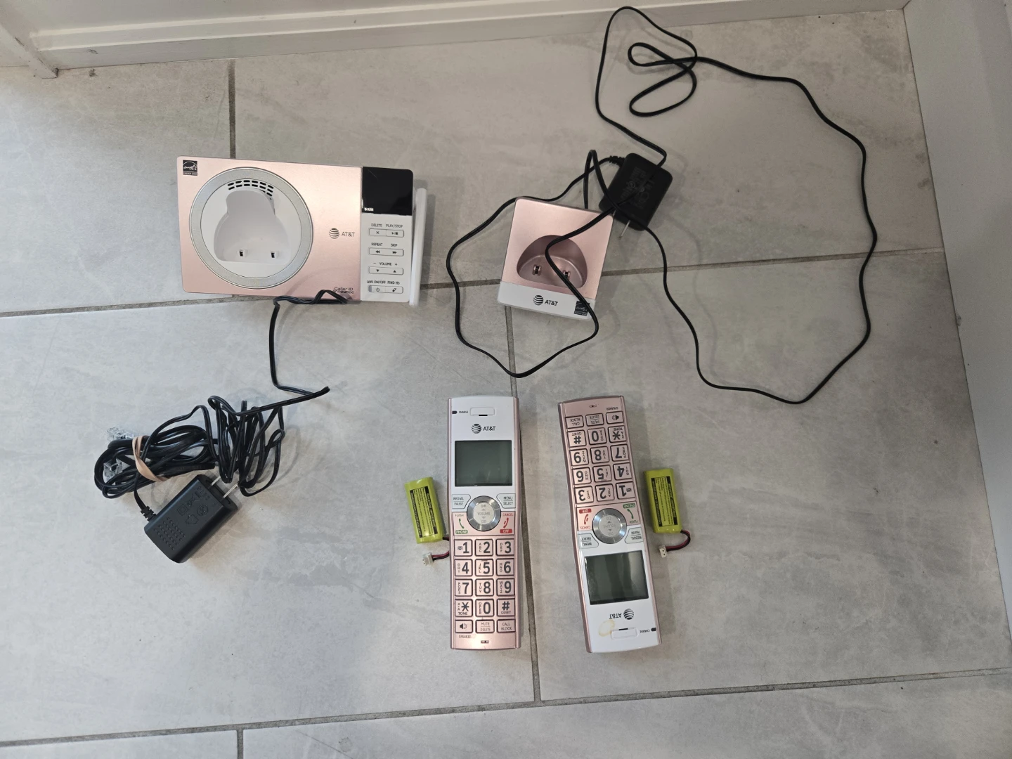 AT&T CL82257 Cordless Phone System