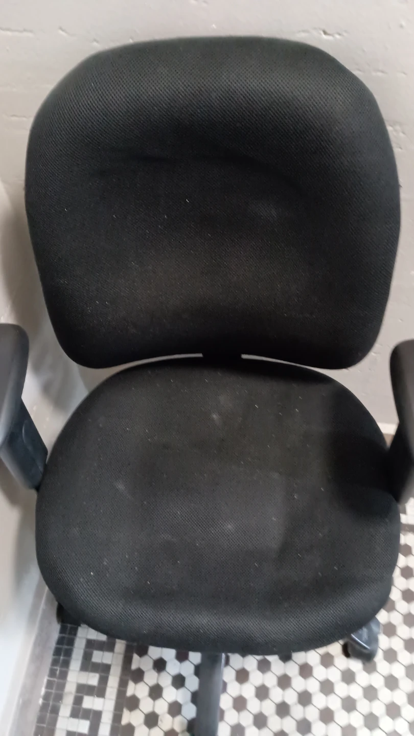 Old But Very Comfy Black Ergonomic Office Chair - photo 3