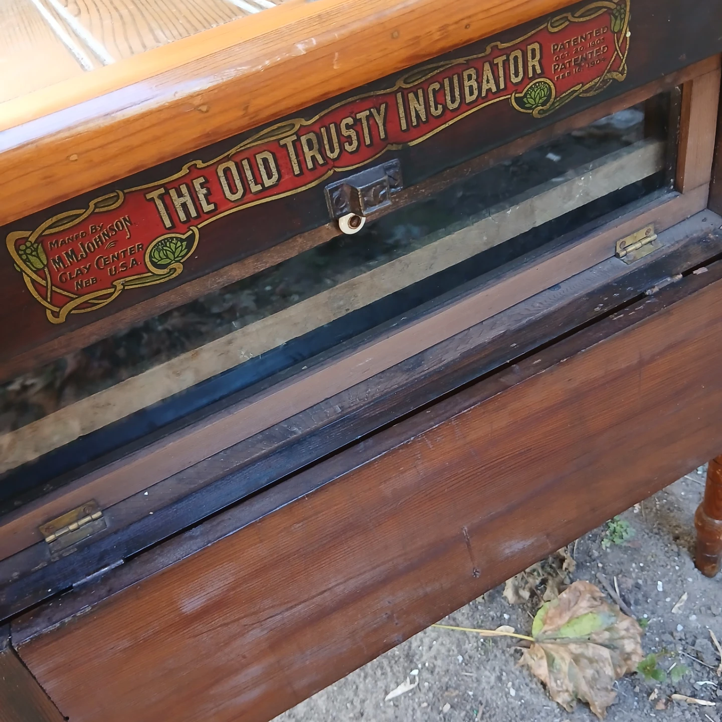Vintage Old Trusty Incubator Table - photo 3
