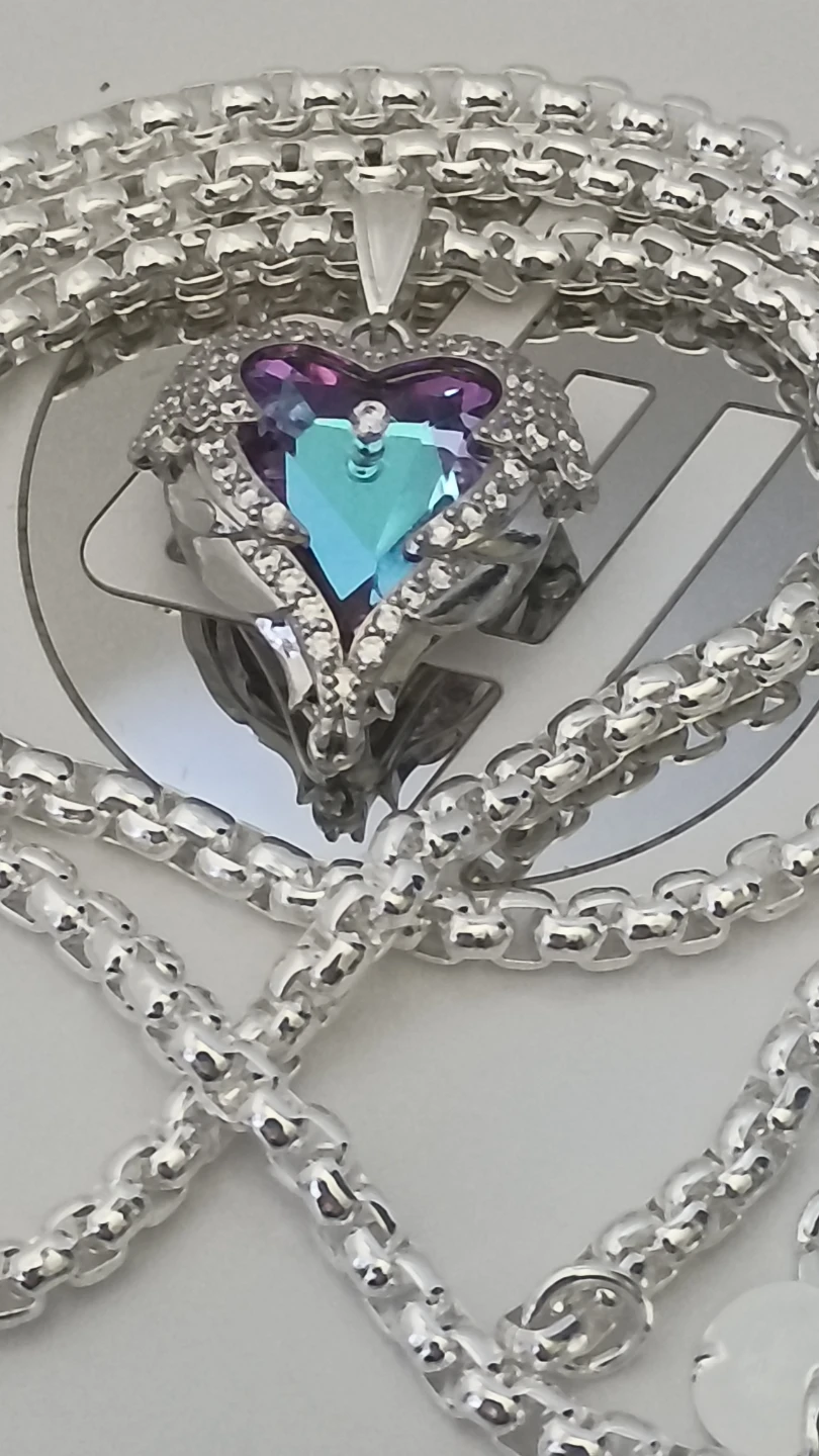 Brillante collar chapado en plata con hermoso corazón - photo 3