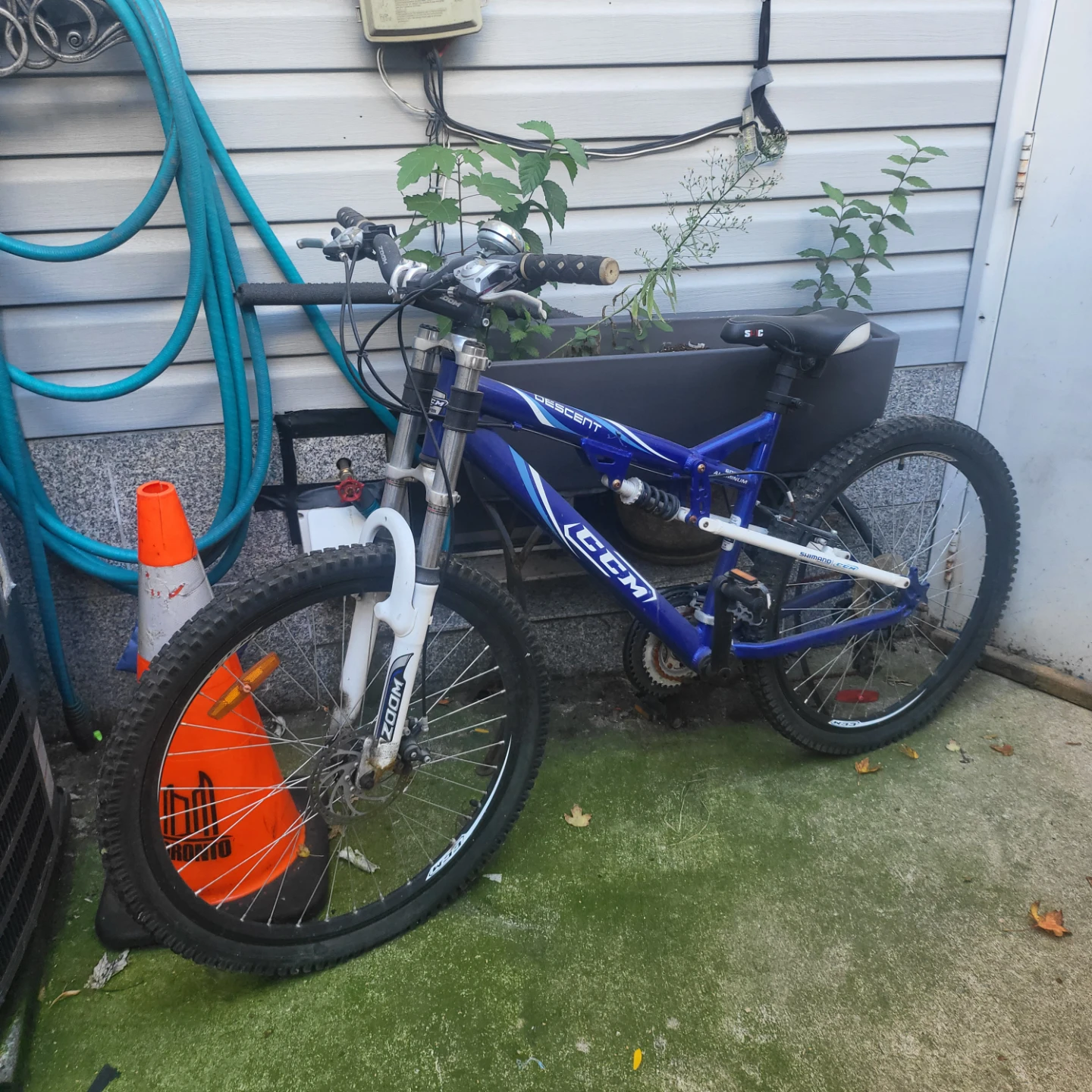CCM Descent Full Suspension Mountain Bike