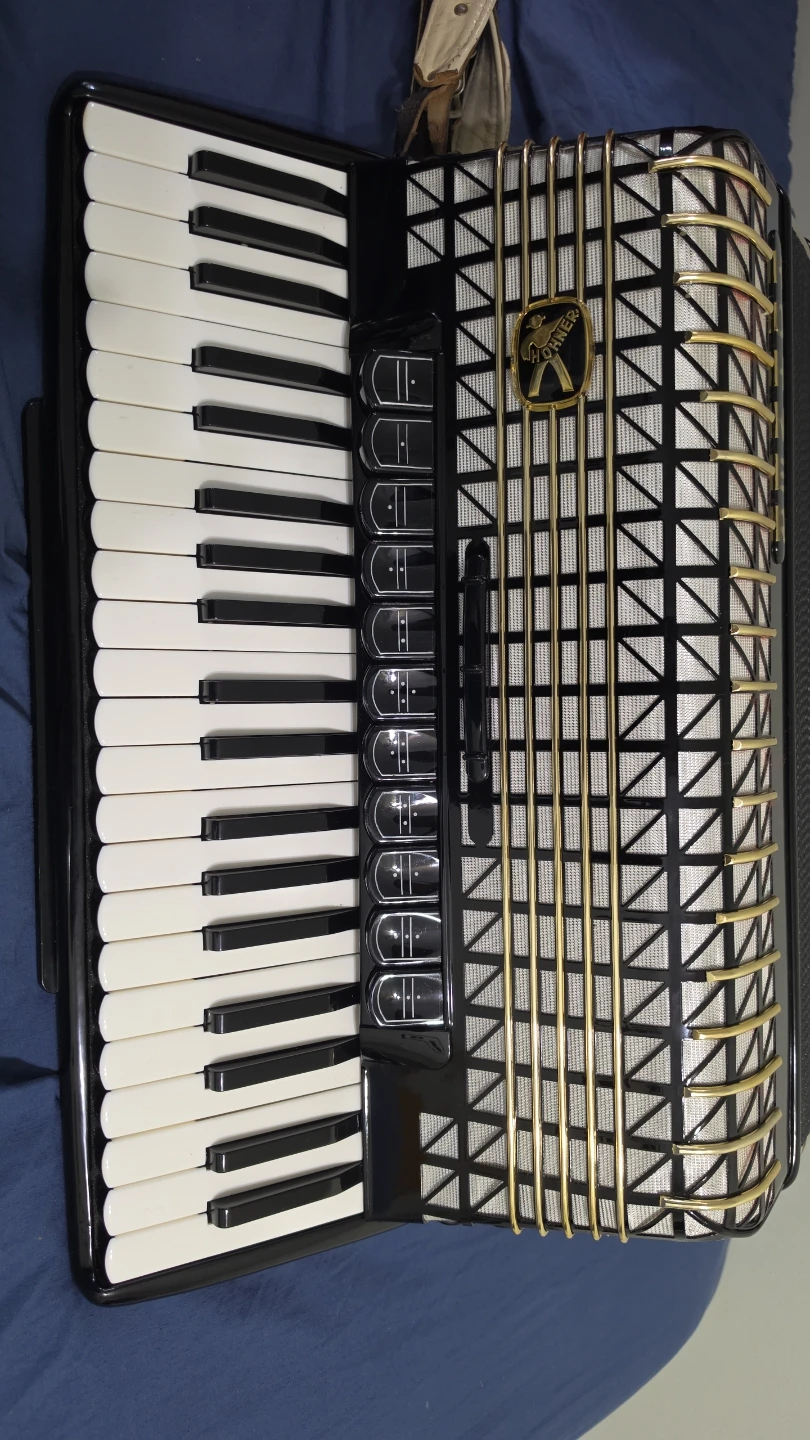 Hohner Atlantic IV De Luxe Accordion - photo 3