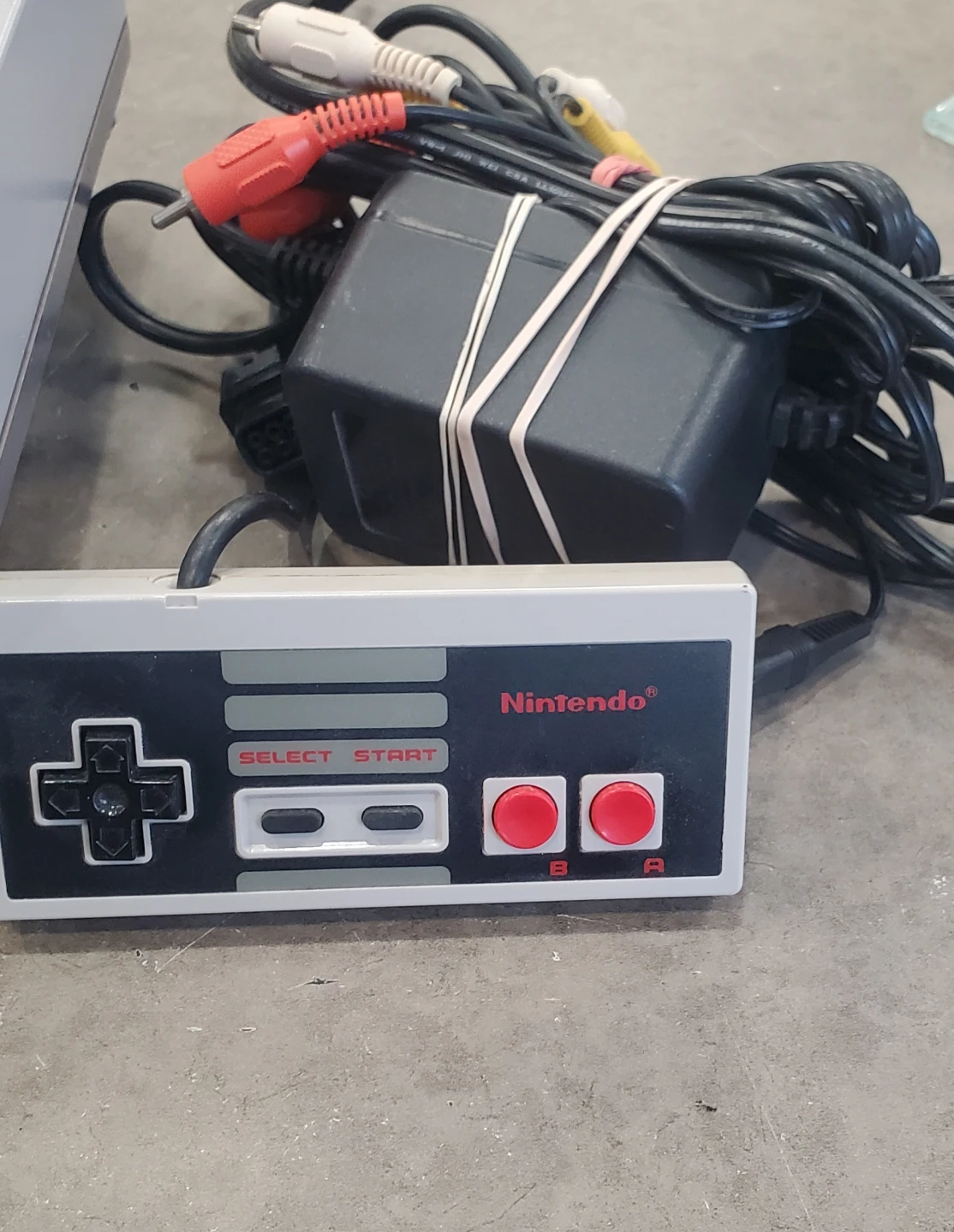 Nintendo Entertainment System (NES) Console - photo 3