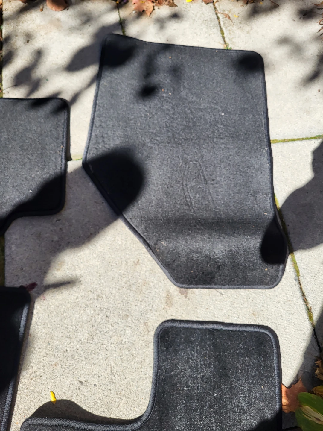 Set of 4 black carpet car floor mats for Ford Edge - photo 3