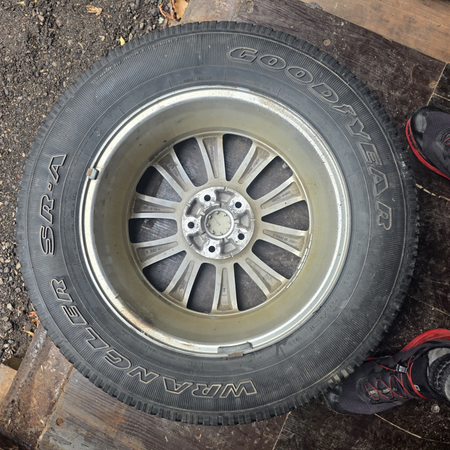 Set of Kia Wheels with 235/65R17 Tires inclu rims