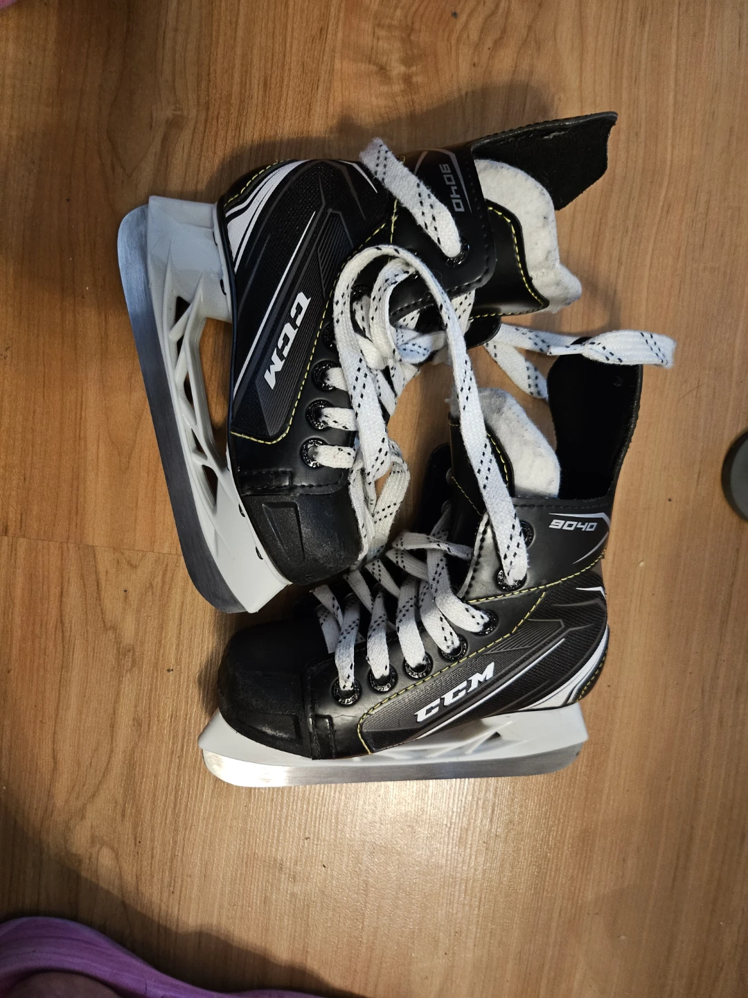 Kids CCM 9040 Ice Skates Size 10Y