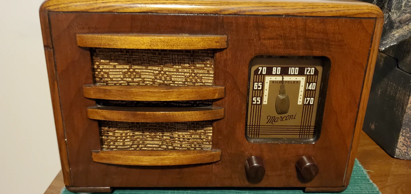 Vintage Canadian Marconi Radio Model 181A