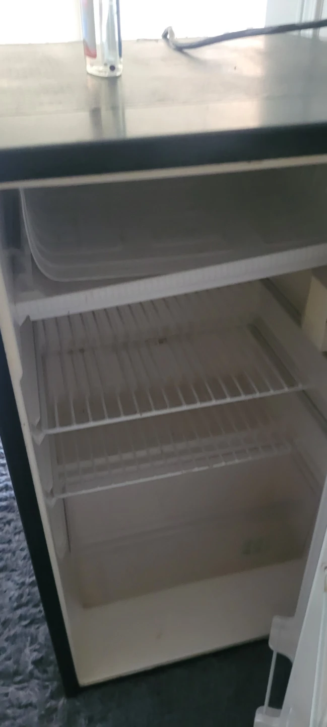 Mini student bar fridge - photo 4