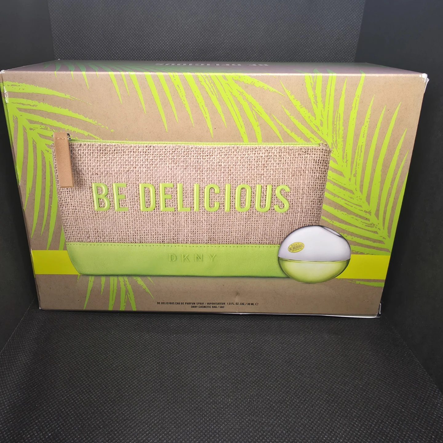 DKNY Be Delicious Perfume and Cosmetic Bag Gift Set - photo 2