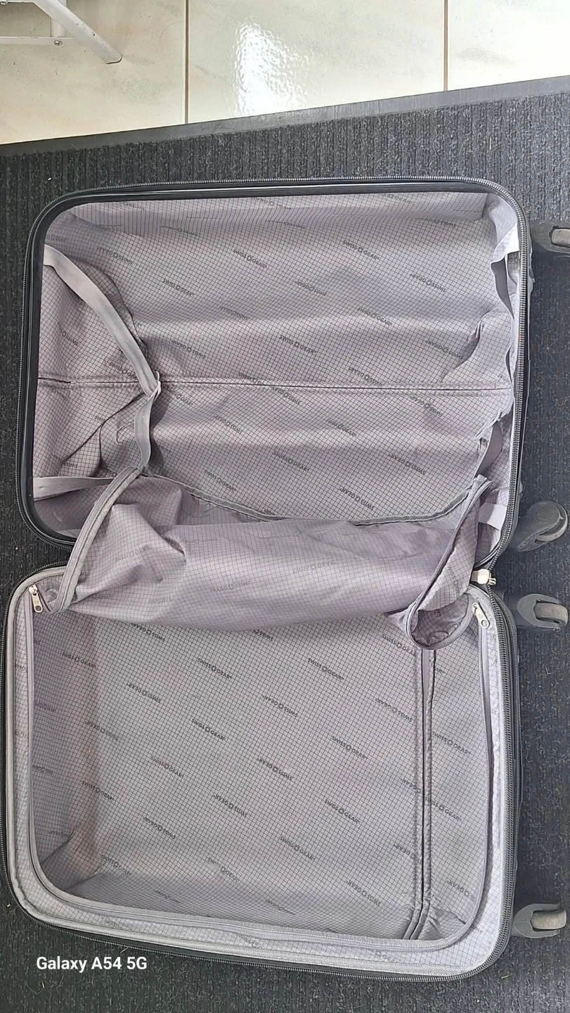 Large suitcase - photo 4