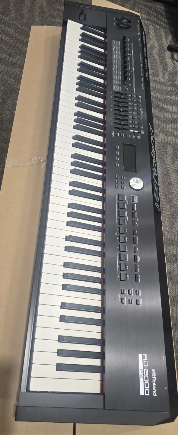 Roland RD-2000 EX Digital Stage Piano - photo 3