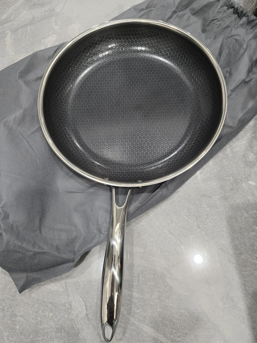 HexClad Hybrid Nonstick Frying Pan 12" $130 - photo 2