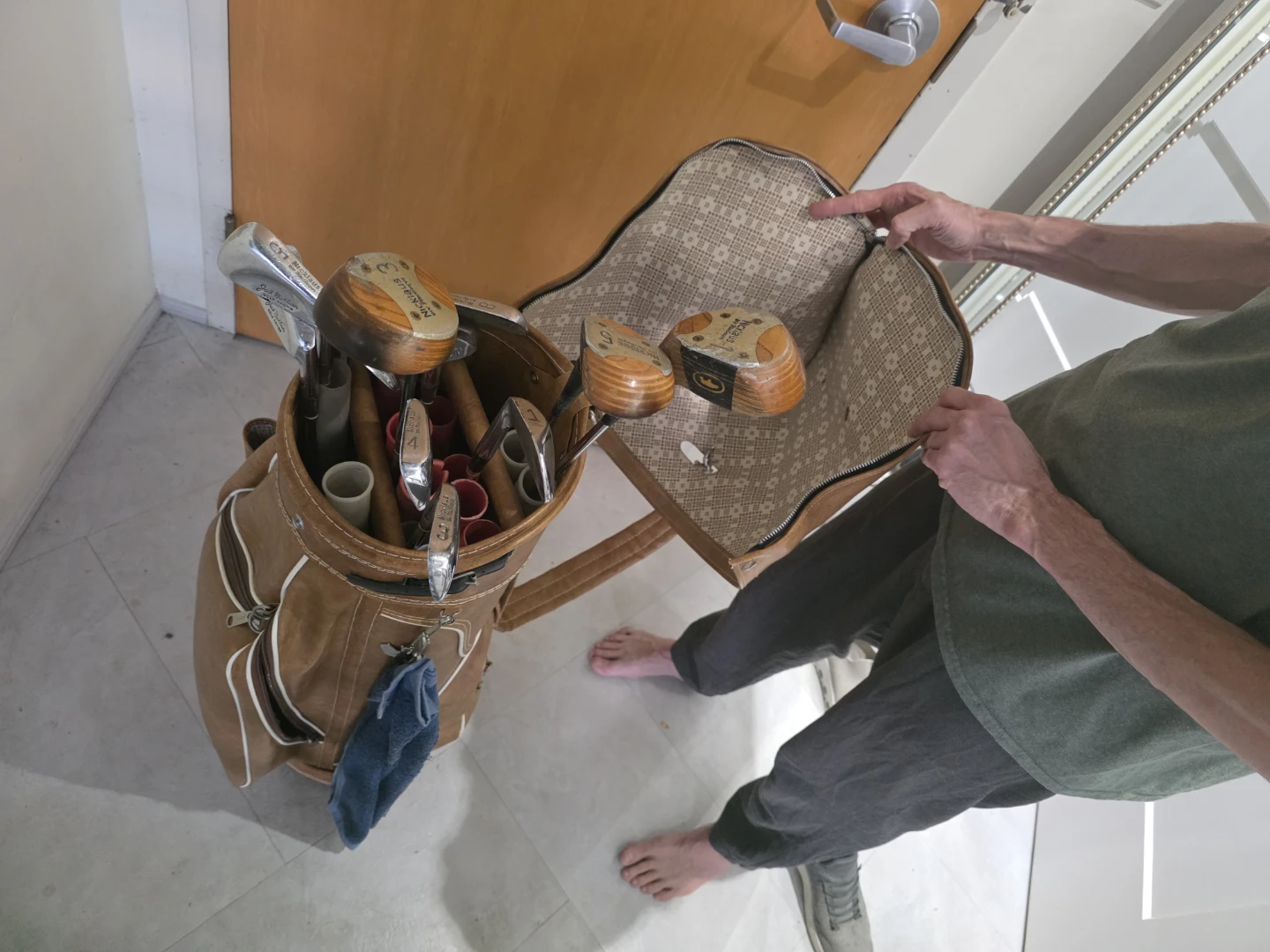 Vintage Golf Bag with Clubs - photo 5