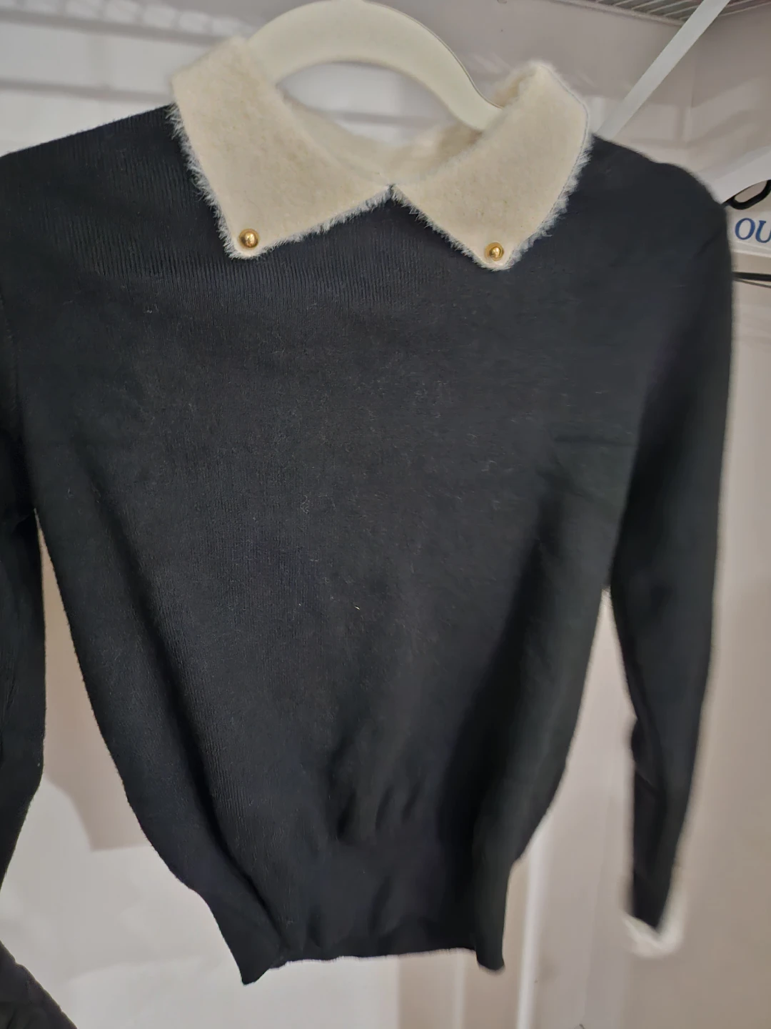 Black Long-Sleeve Sweater with Faux Fur Collar