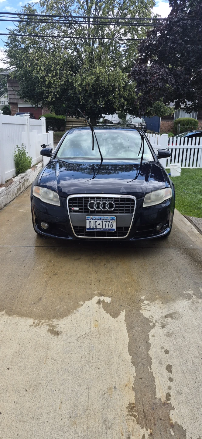 Audi A4 2.0T Sedan - photo 4