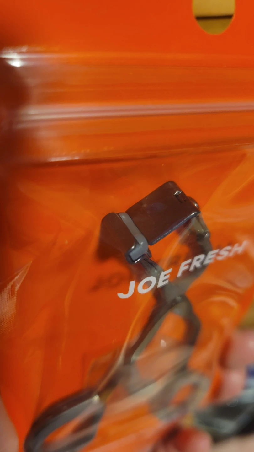 Joe Fresh Corner Eyelash Curler - photo 3