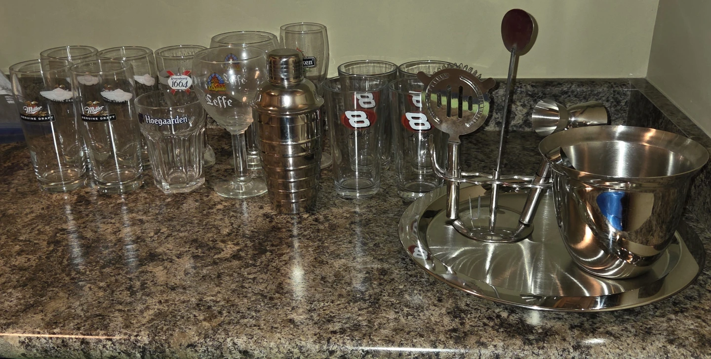 Bar Glasses and Set.