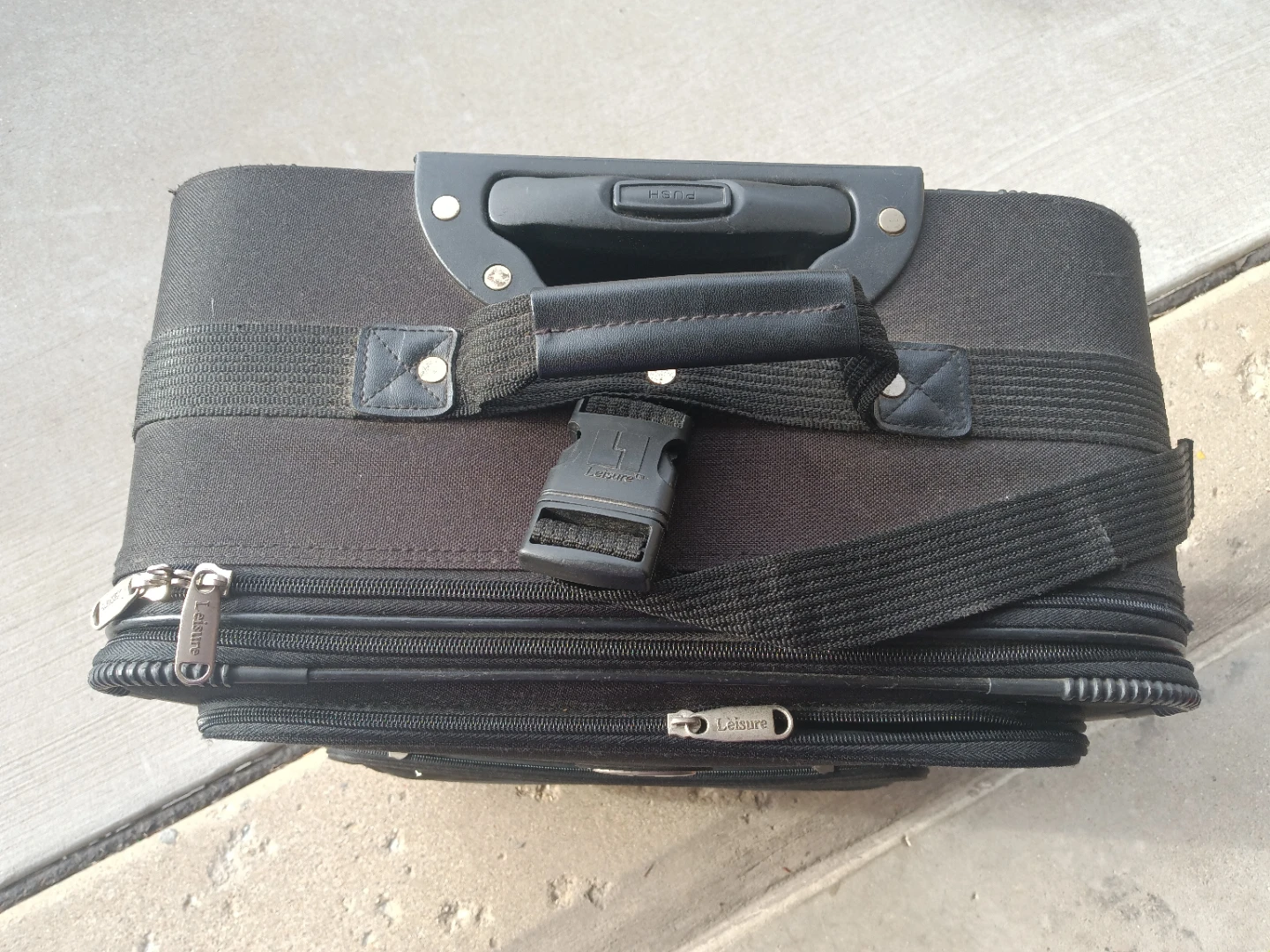Leisure Black Rolling Suitcase - photo 4