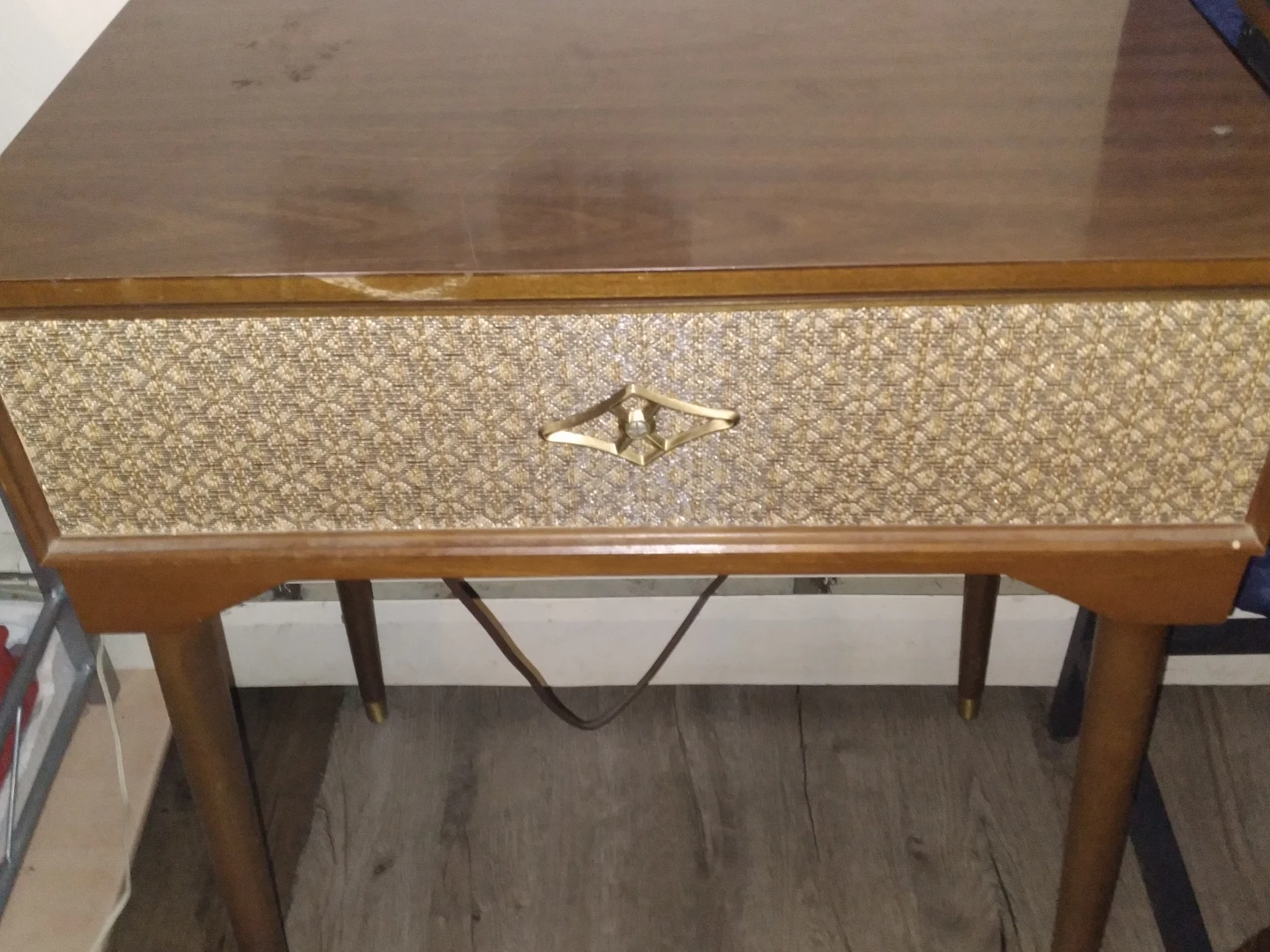 Vintage Singer Sewing Machine with Cabinet - photo 5