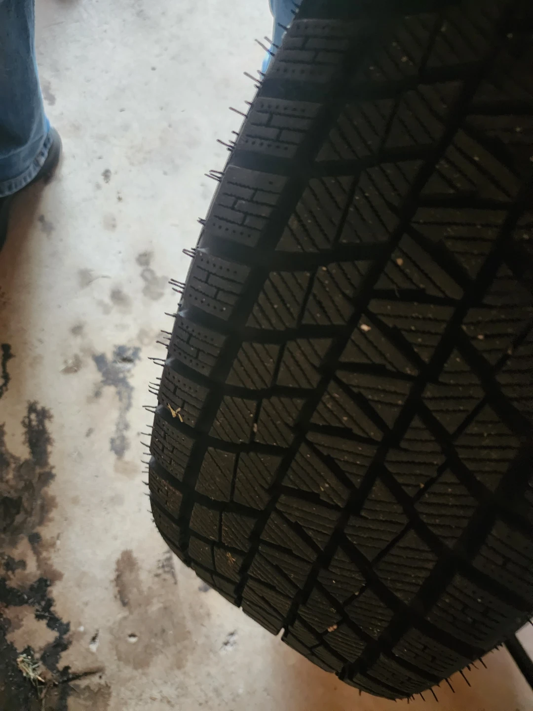 Kapsen 215/55R17 Winter Tires 5x114.5 bolt pattern DOT 2522 - photo 4